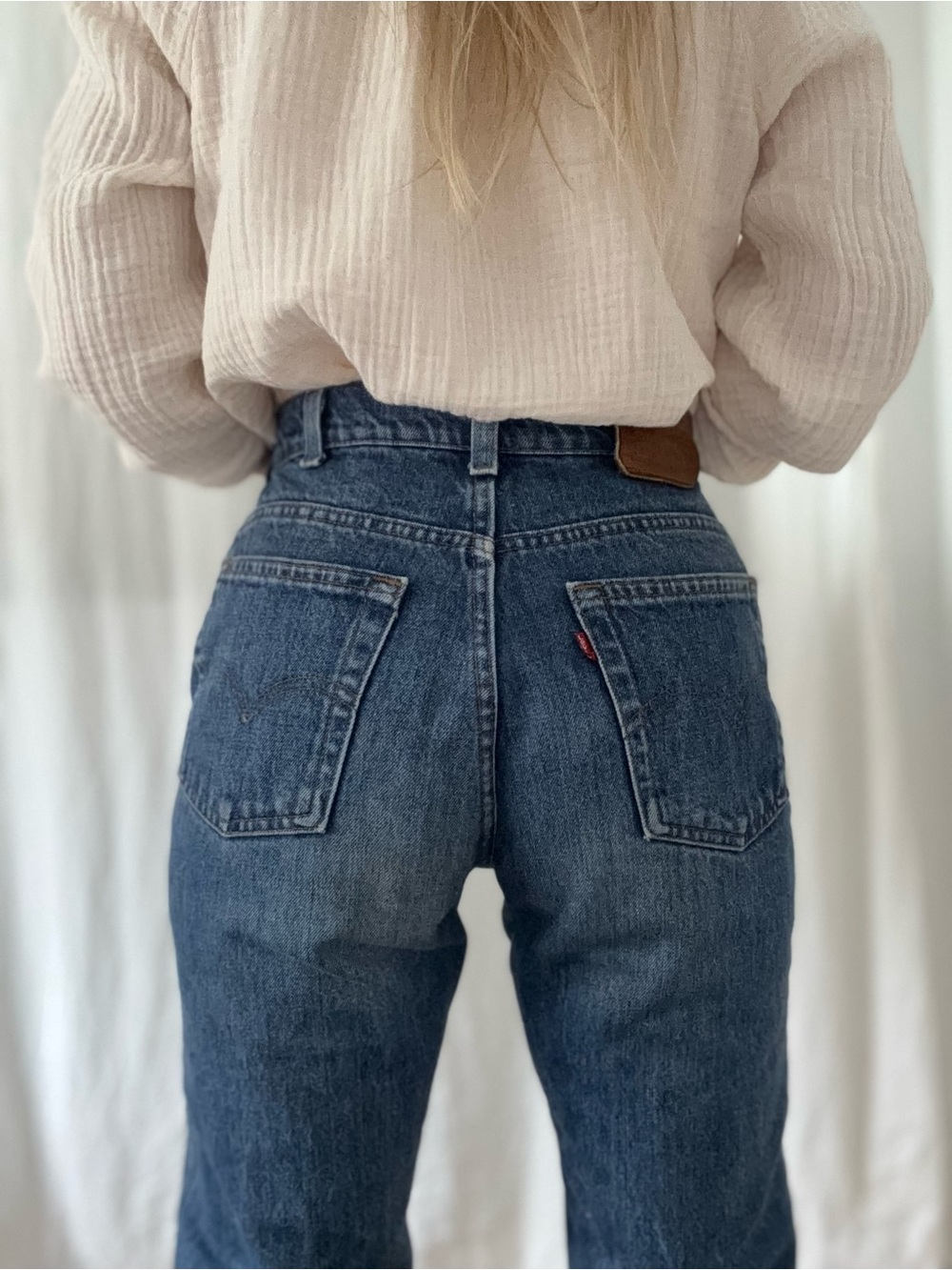 Vintage 1990s Levi’s 531 mid blue faded dark wash high rise tapered leg - Picture 10 of 13